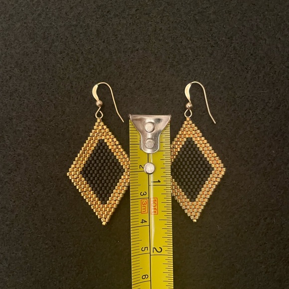 Handmade Black & Gold Beaded Earrings. Peyote Stitch, Diamond shape. - Picture 4 of 9